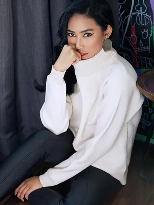 Alika  Islamadina adalah keponakan dari artis senior Alya Rohali yang sekaligus produser dalam perjalanan karier Alika Islamadina.  (via instagram@alikaislamadina/Bintang.com)