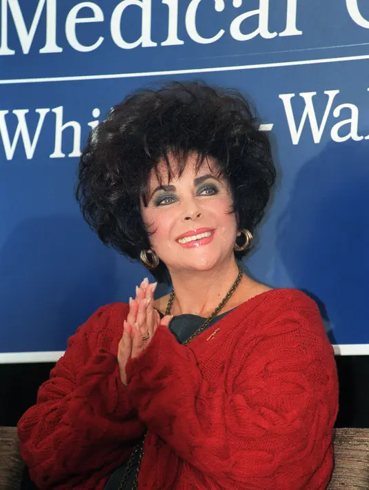 Elizabeth Taylor. Aktris yang memenangkan dua penghargaan Academy Awards ini memiliki dua dari tujuh perceraian yang berasal dari Richard Burton setelah perselingkuhannya dengan Marc Anthony di set ‘Cleopatra’. (AFP/Bintang.com)