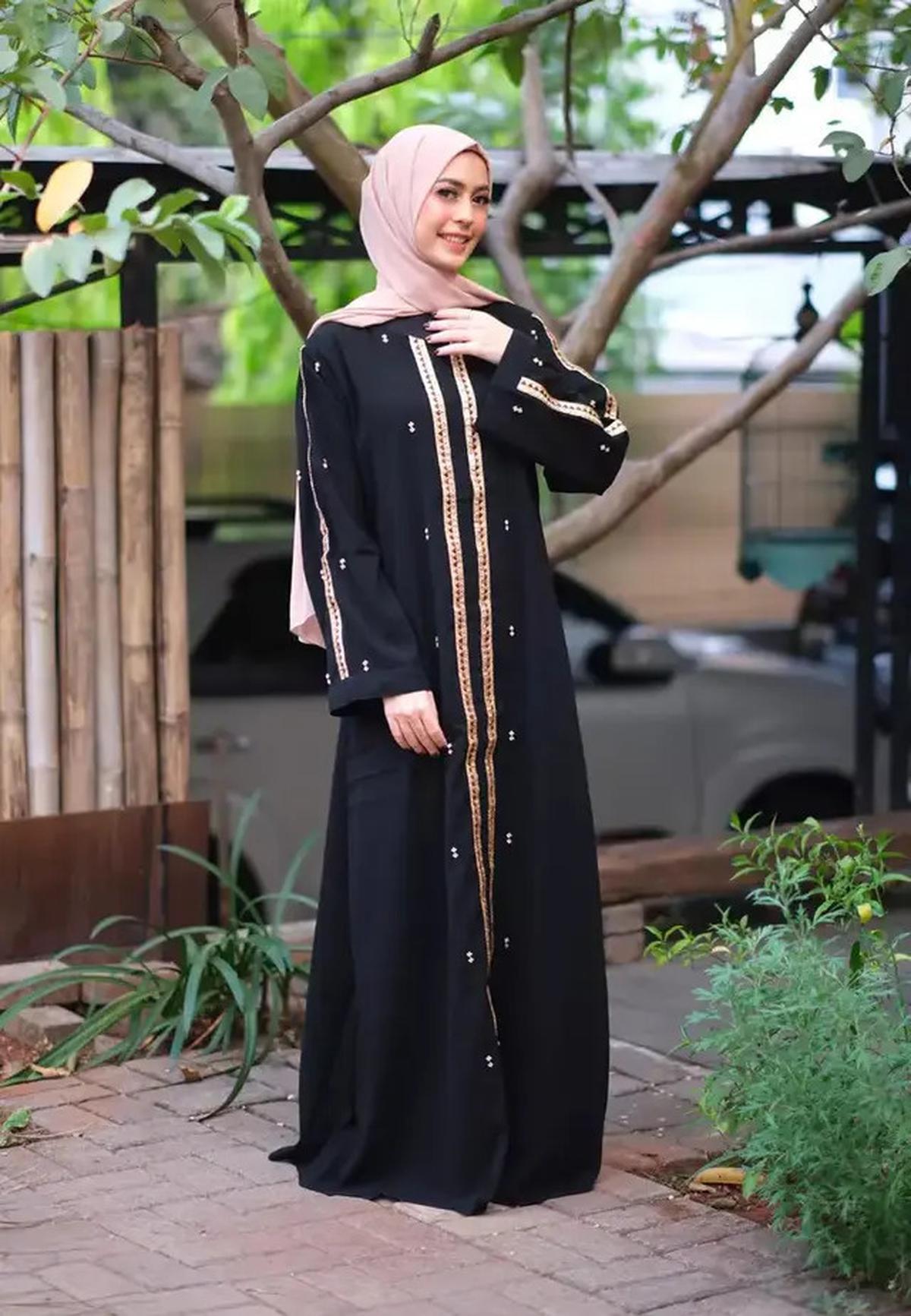 5 Model Abaya Terbaru yang Elegan, Cocok untuk Lebaran
