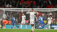 Kemenangan tersebut membuat Yunani berada di puncak klasemen dengan sembilan poin, sedangkan kekalahan pertama Inggris di bawah pelatih sementara, Lee Carsley, membuat mereka berada di posisi kedua dengan enam poin. (AFP/Glyn Kirk)