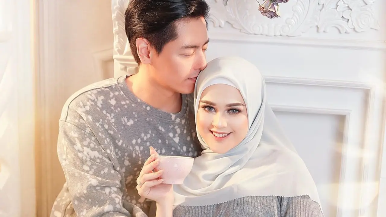 [Fimela] Roger Danuarta dan Cut Meyriska