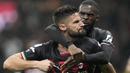 Selebrasi striker AC Milan, Olivier Giroud setelah menjebol gawang Salernitana pada laga pekan ke-26 Liga Italia 2022/2023 di San Siro Stadium, Milan, Selasa (14/3/2023) dini hari WIB. (AP Photo/Luca Bruno)