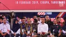 Presiden Jokowi menghadiri acara Pelepasan Kontainer Ekspor Mayora di pabrik Mayora di Cikupa Tangerang, Senin (18/2). Jokowi resmi melepas kontainer ekspor ke 250.000 ke Filipina dan memperingati HUT Mayora Group yang ke 42. (Liputan6.com/Fery Pradolo)