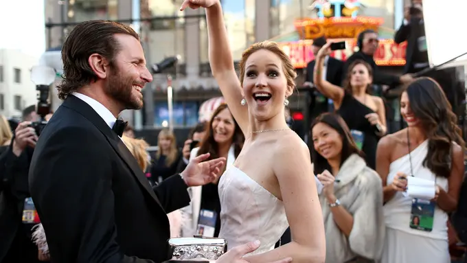 [Bintang] Bradley Cooper-Jennifer Lawrence