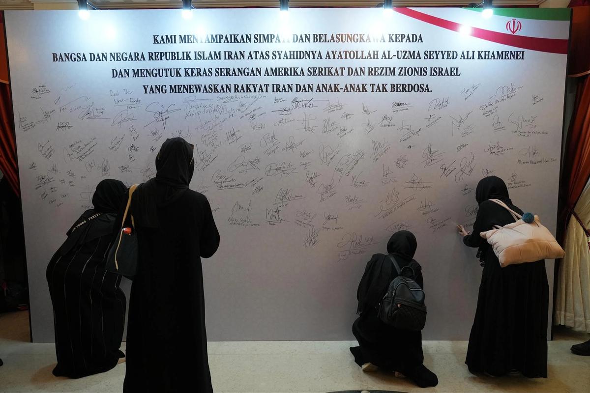 FOTO: Doa Bersama untuk Ayatollah Ali Khamenei Digelar di Jakarta