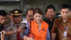 KPK kembali memanggil Artha Meris Simbolon dalam penyidikan kasus dugaan suap terhadap Rudi Rubiandini, Jakarta, Jumat (4/7/2014) (Liputan6.com/Miftahul Hayat)