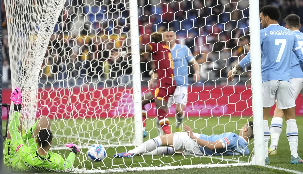 Gol tersebut juga menjadi gol tercepat yang bersarang di gawang Lazio dalam laga Serie A sejak gol pemain Catania Mariano Izco di detik ke-41 saat Lazio jumpa Catania, 16 Februari 2014 yang berakhir 3-1 untuk kemenangan Catania. (AP/Andrew Medichini)