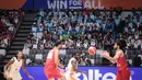 Sejumlah pelajar menyaksikan laga Grup G Piala Dunia FIBA 2023 antara Pantai Gading melawan Iran di Indonesia Arena, Senayan, Jakarta, Senin (28/08/2023). (Bola.com/Bagaskara Lazuardi)