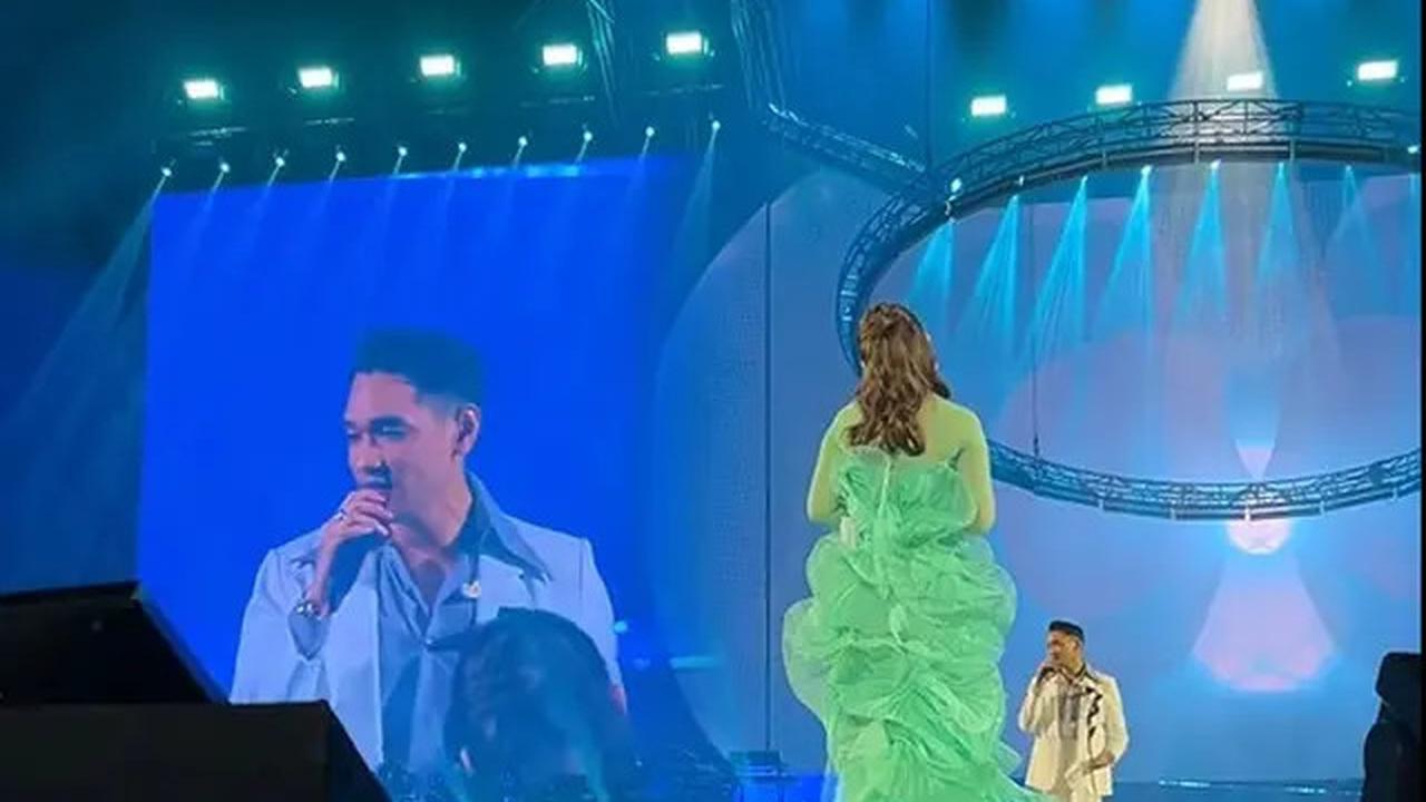 Potret Afgan saat "Tiba-tiba" Hadir di Konser Rossa, Bikin Penonton Histeris