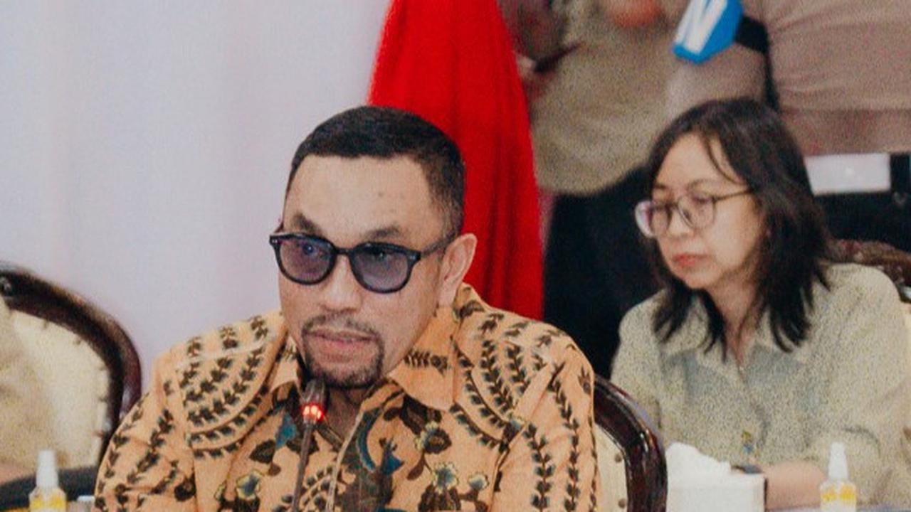 Wakil Ketua Komisi III DPR RI Ahmad Sahroni saat melakukan kunjungan kerja ke Polda Metro Jaya, Jakarta.