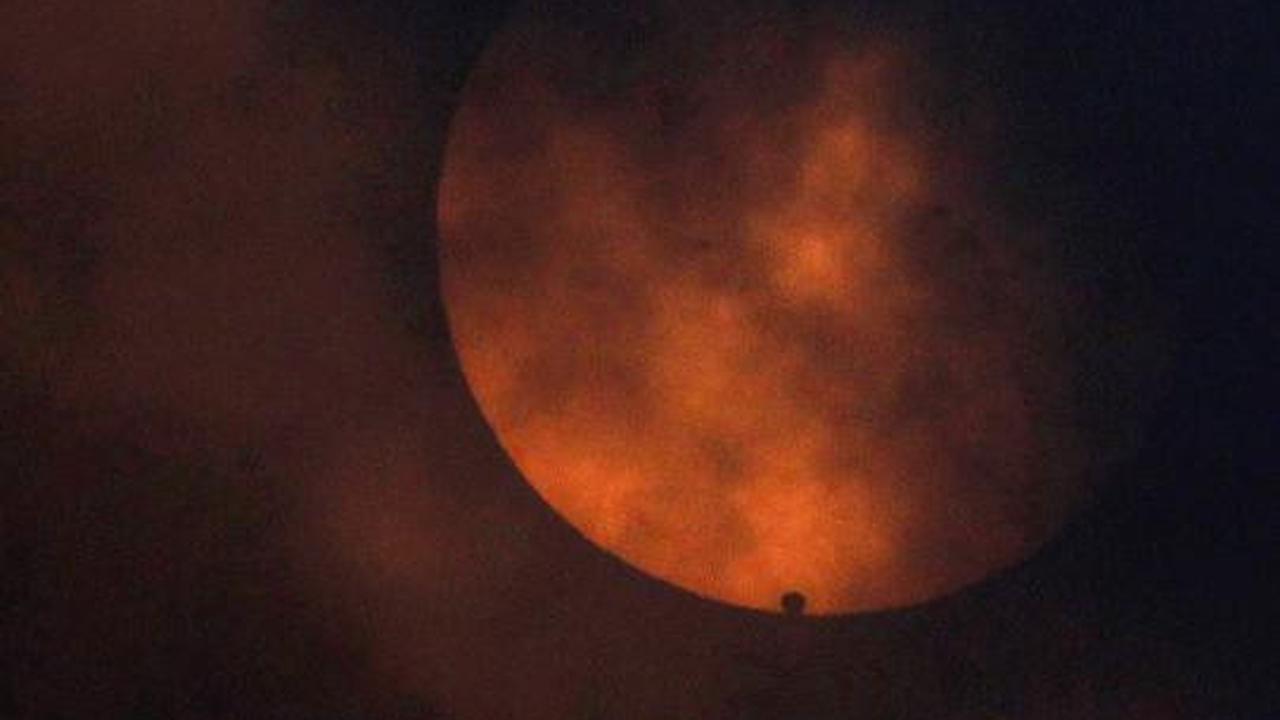 Saat Venus melintasi Matahari