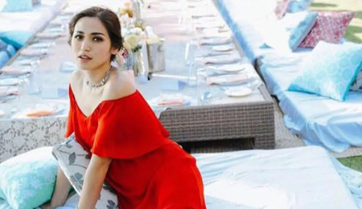 Ditemui di JFW 2017, Senayan City, Jakarta Pusat, Rabu (25/10/2017), Jessica mengungkapkan hubungan yang kini terjadi antara sesama anggota Girl Squad. Menurutnya, pertemanan mereka baik-baik saja sampai saat ini. (Instagram/inijedar)