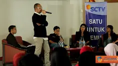 Eksekutif Produksi SCTV, Nicholas Andries menjadi pembicara dalam ajang SCTV Goes to Campus 2012 di Kampus Universitas Padjajaran, Bandung, Kamis (08/03).