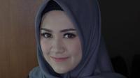 Potret pedangdut Happy Asmara kenakan hijab. (Sumber: Instagram/happy_asmara77)