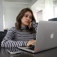 Menyikapi keadaan./Copyright Fimela - Abel Risang