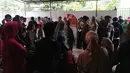 Suasana Bongkar Makam Lina Mantan Istri Sule. (Aksara Bebey/Merdeka.com)