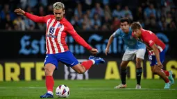 Antoine Griezmann menjadi bintang kemenangan lewat hattrick yang dikemasnya. (MIGUEL RIOPA / AFP)