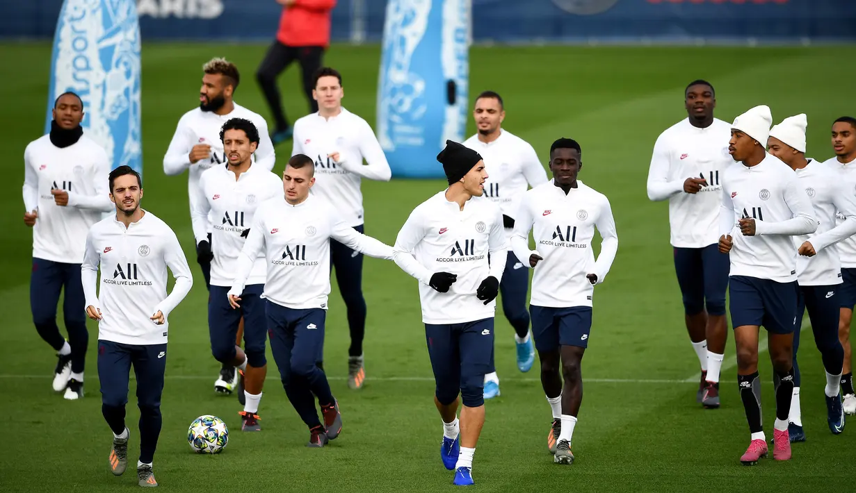 Para pemain Paris Saint-Germain mengikuti sesi latihan jelang menghadapi Club Brugge pada laga Grup A Liga Champions di Saint-Germain-en-Laye, Paris, Prancis, Selasa (5/11/2019). (FRANCK FIFE/AFP)