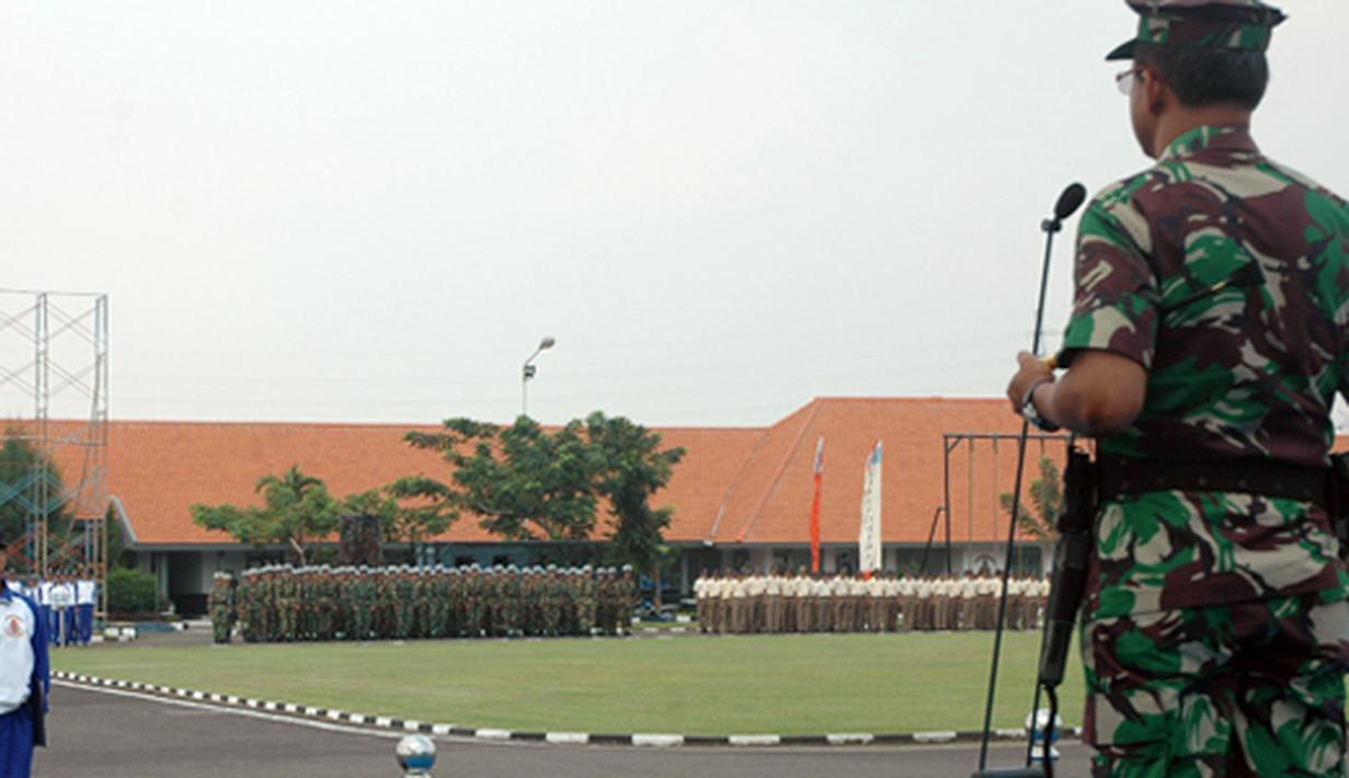 Citizen6, Surabaya: Laporan Ketua Kontingen Kobangdikal kepada Komando Pengembangan dan Pendidikan Angkatan Laut, Laksda TNI Sadiman. (Pengirim: Mayor Laut (KH) Rohman Arif).