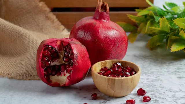 Ilustrasi buah delima