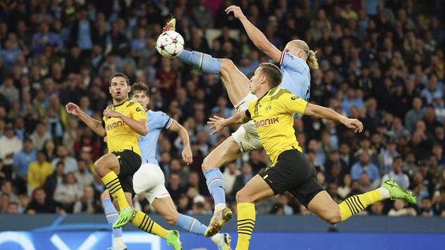 Foto: Erling Haaland Cetak Gol Kung Fu ke Gawang Dortmund dan Bawa Man City Menang Comeback di Liga Champions