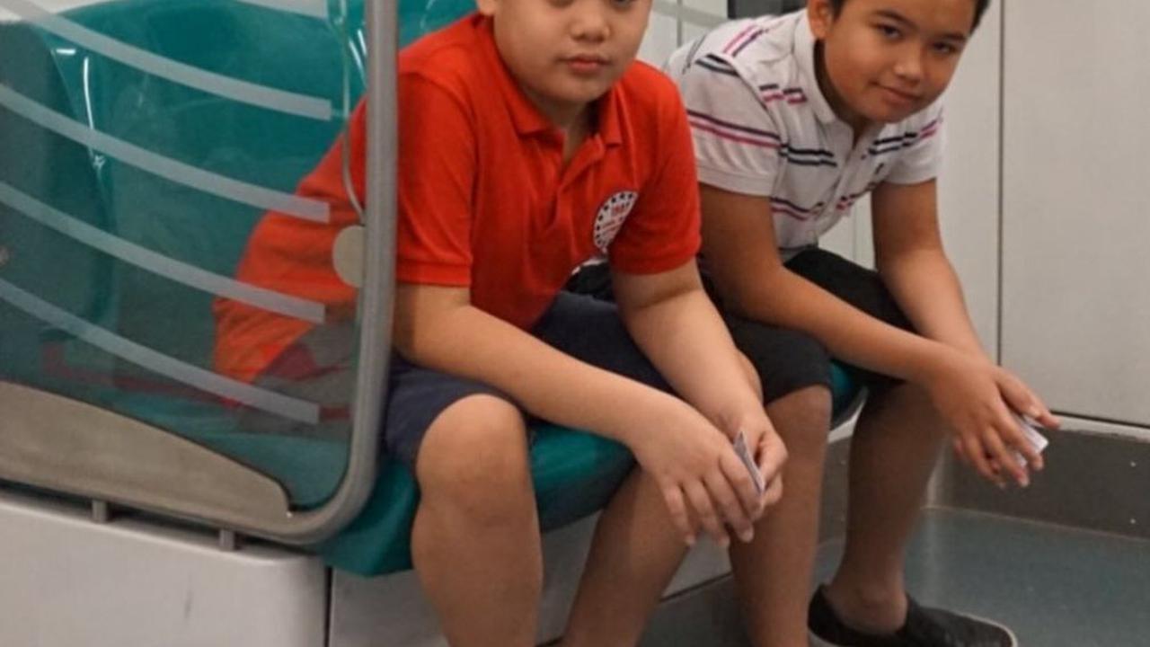 7 Potret Omar dan Keanu Anak Kembar Cindy Fatikasari di Usia 21, Wajah Tampan Mereka Bikin Netizen Terpesona