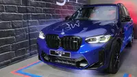 BMW X3 M Competition terbaru hadir lebih segar dan tenaganya makin beringas. (Septian / Liputan6.com)