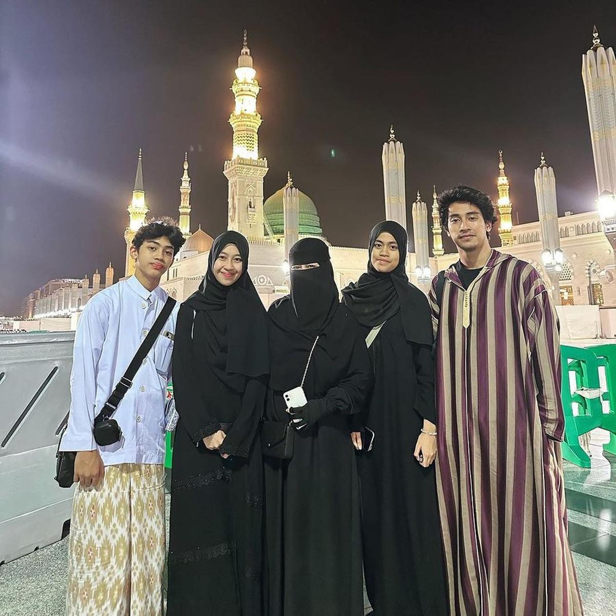 Kedekatan Ummi Pipik Dengan Anak-Anaknya