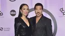 Lionel Richie bersama Lisa Parigi tiba di American Music Awards di Microsoft Theater di Los Angeles pada Senin (21/11/2022). (Photo by Jordan Strauss/Invision/AP)