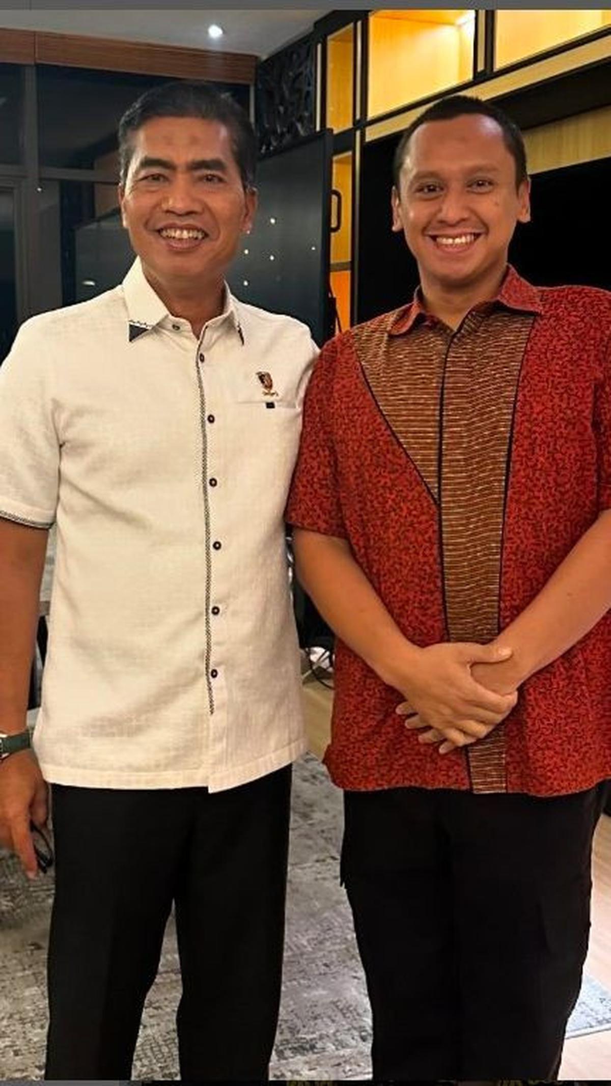 Kompol Dicky Sutarman mengunggah foto bersama Kabareskrim Komjen Wahyu Widada.&nbsp; Sutarman itu terlihat senyum.<br>