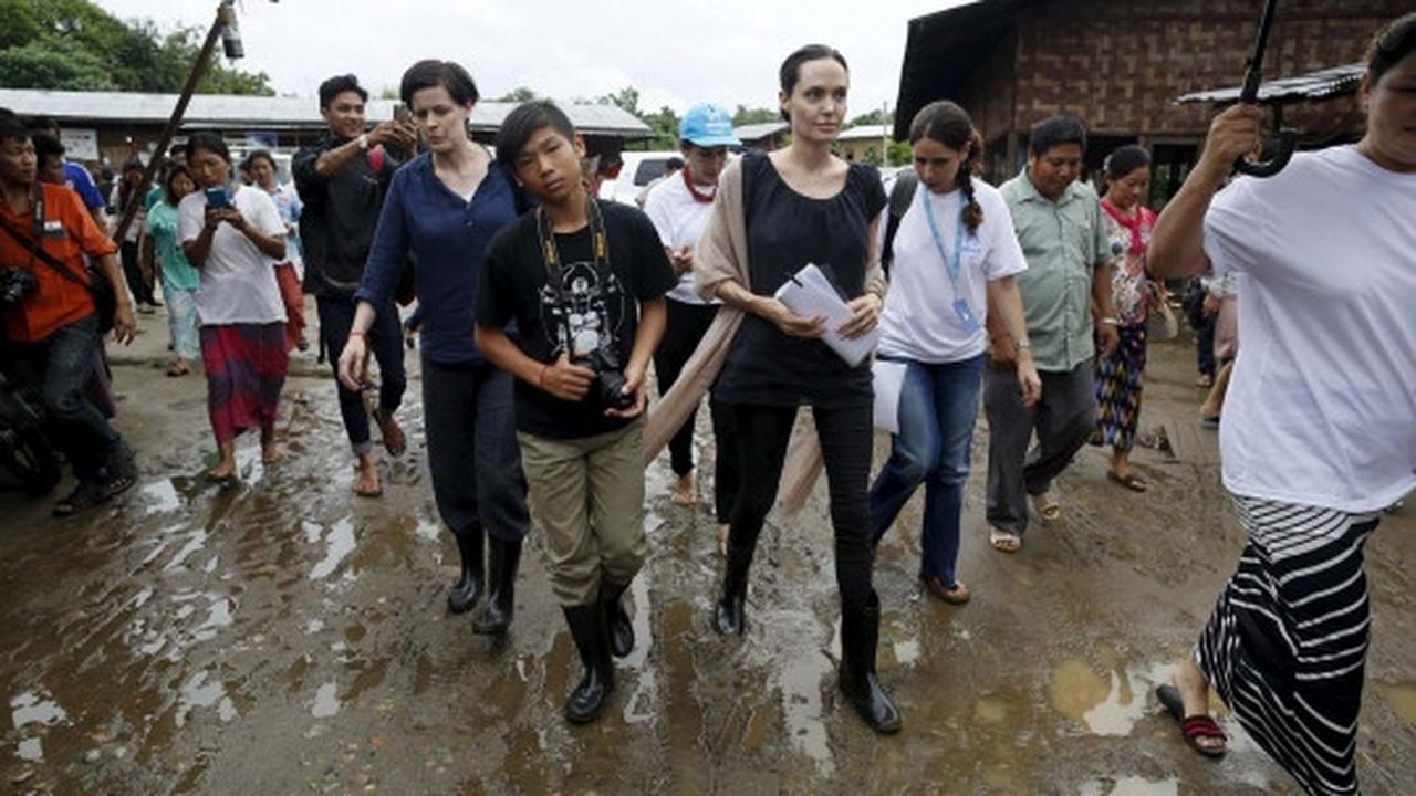 Senyum Angelina Jolie sapa pengungsi etnis Kachin di Myanmar