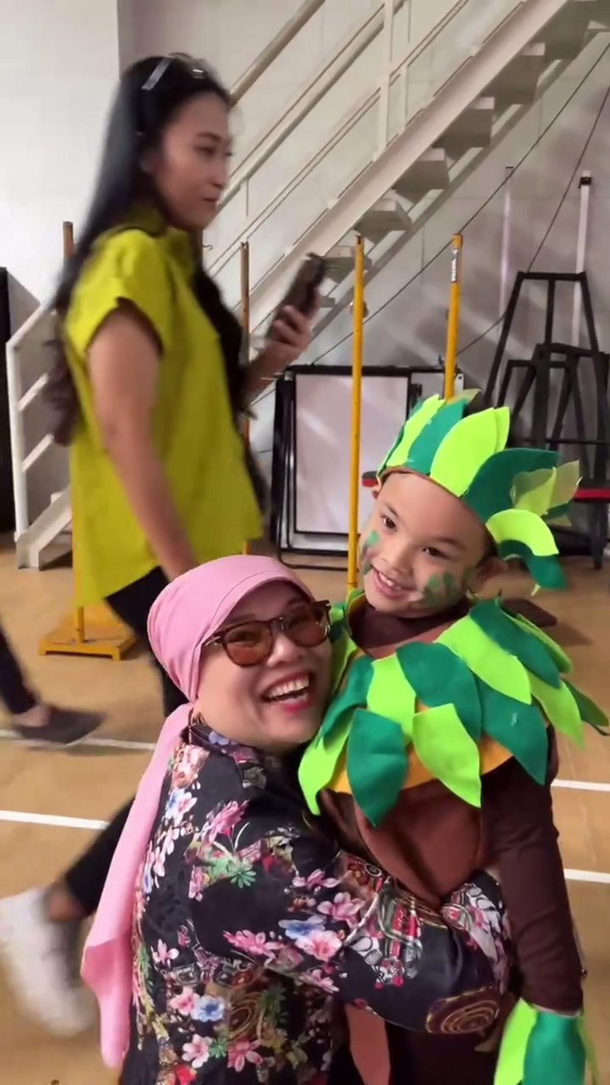 Jadi Pohon, 7 Potret Gala Sky Pentas di Sekolah Pertama Kali, Bikin Bangga Oma dan Opa