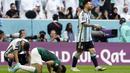 Penyerang Argentina Lionel Messi setelah kalah atas Arab Saudi pada laga pembuka Grup C Piala Dunia 2022 Qatar di Lusail Iconic Stadium, Lusail, Selasa (22/11/2022). Diunggulan sebagai juara, Tim Tango justru dipecundangi Arab Saudi pada laga pembuka Grup C. (AP Photo/Natacha Pisarenko)