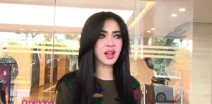 Syahrini sempat beberapa kali memposting foto dan video bersama seorang pria di akun Instagramnya. Siapa sih pria tersebut?