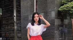 Punya paras yang menawan, istri Nicolas Gunawan ini selalu tampil memesona. Selai itu, ia juga pandai memadukan busana kesehariannya. Saat sedang hangout, Danita Vinarosa tampil dengan blouse dan celana pendek.(Liputan6.com/IG/@danitasigarlaki)