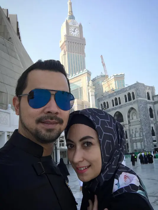 "Aku banyak belajar dari Sultan dengan mencintai kekurangan. Kalau kelebihan itu kan bonus," kata Anissa. (Instagram/djorghisultan)