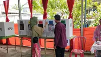 Salah satu DPT yang ikut dalam pemilu susulan di TPS 36 Kelurahan 2 Ilir Kecamatan IT II Palembang (Liputan6.com / Nefri Inge)