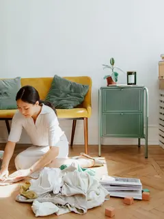 Manfaatkan waktu akhir pekan untuk menata rumah dengan metode KonMari yang membantu memilah barang berdasarkan kebutuhan dan nilai yang dirasakan. (Foto/Dok: Pexels)
