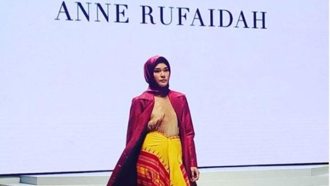 Busana Muslim Karya Desainer Senior Anne Rufaidah di Indonesia Fashion Week 2017