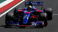 Pembalap Indonesia Sean Gelael menjajal mobil STR12 milik tim Formula 1, Toro Rosso, Sirkuit Hungaroring, Budapest, Selasa (1/8/2017) waktu setempat. (foto: istimewa)