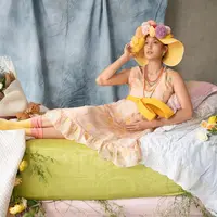 Nadine Chandrawinata sedang hamil anak kedua. Yang terbaru, Nadine menjalani maternity shoot dengan konsep unik. Yaitu dengan tumpukan kasur. Hasilnya membuat takjub.  Berikut beberapa hasil maternity shoot kehamilan anak kedua Nadine dan Dimas Anggara. [Instagram/nadinelist]