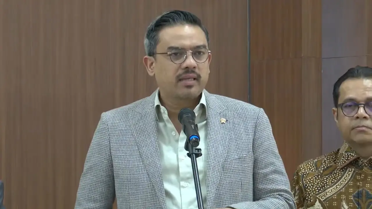 Menteri Usaha Mikro, Kecil, dan Menengah (UMKM) Maman Abdurrahman dalam konferensi pers bersama DPR dan Pemerintah mengenai  Peraturan Presiden (Perpres) Ojek Online (ojol), Kamis (8/10/2026).