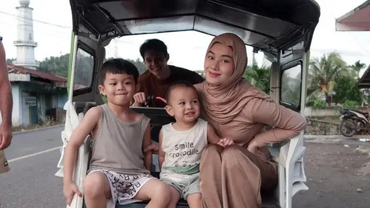 Ajak Dinda Hauw dan Anak-Anak Mudik Lebaran, Intip 6 Potret Kegiatan Rey Mbayang di Kampung Halaman
