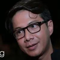 Kehilangan Mike Mohede, Delon yang tergabung dalam Idol Divo, menceritakan rencana ganti nama baru untuk Idol Divo.