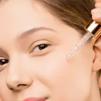 Menggunakan retinol dan rutin eksfoliasi untuk menjaga kulit tetap awet muda (foto: Pexels/Shiny Diamond)