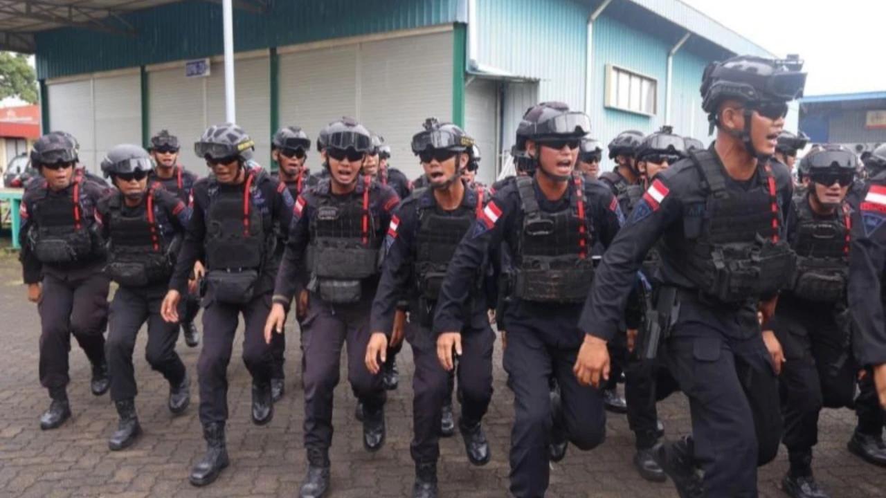 VIDEO: Satbrimob Polda Jateng Temukan Dua Korban Meninggal Dunia dalam Operasi SAR Longsor Majenang