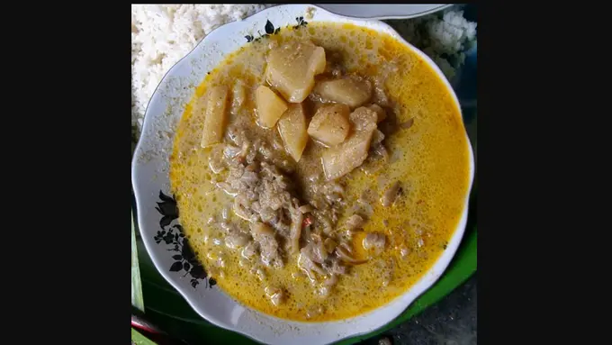 Ares Kedebong, makanan khas Suku Sasak yang terbuat dari batang pohon pisang