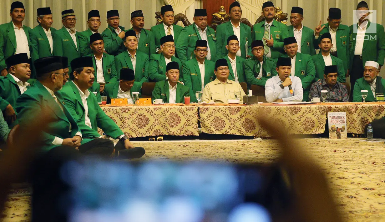 Suasana deklarasi dukungan capres-cawapres nomor urut 02, Prabowo-Sandiaga di Rumah Kertanegara, Jakarta, Rabu (28/11). PPP hasil Muktamar Jakarta resmi mendukung  Prabowo-Sandiaga pada Pilpres 2019. (Liputan6.com/Johan Tallo)