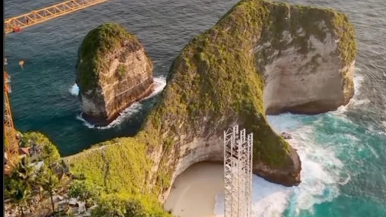 Gubernur Bali Perintahkan Cek Izin Proyek Lift Kaca di Tebing Pantai Kelingking yang Lagi Viral