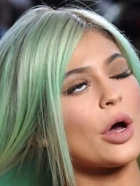 Ingin lucu saat mengedipkan mata sebelah namun ini yang terjadi.... (bornrealist)